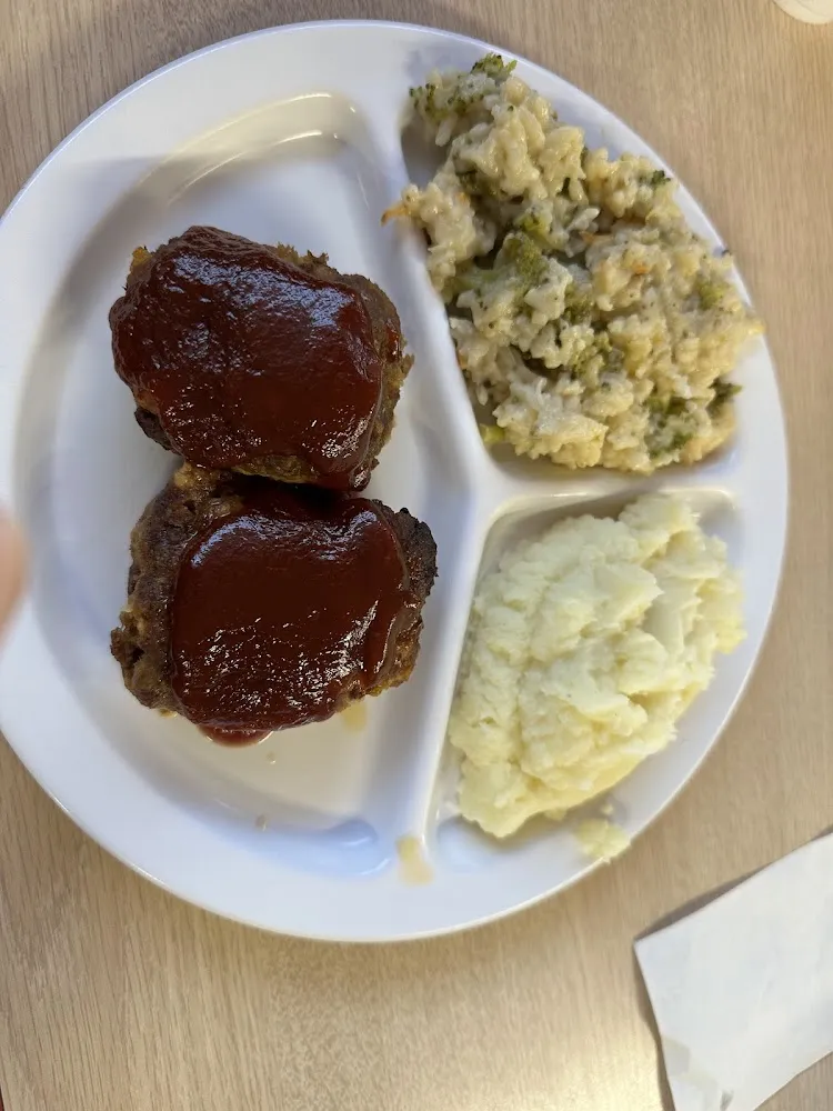 Meatloaf with Mashed Potatoes and Broccoli